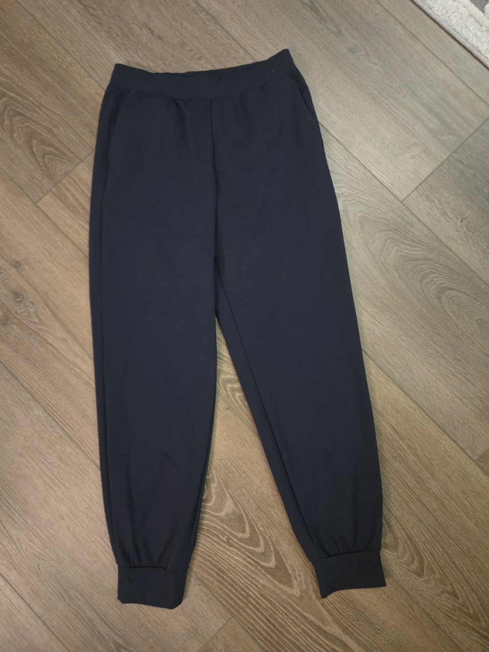 Uniqlo Black Jogger Sweatpants - Slim Cuffed Design